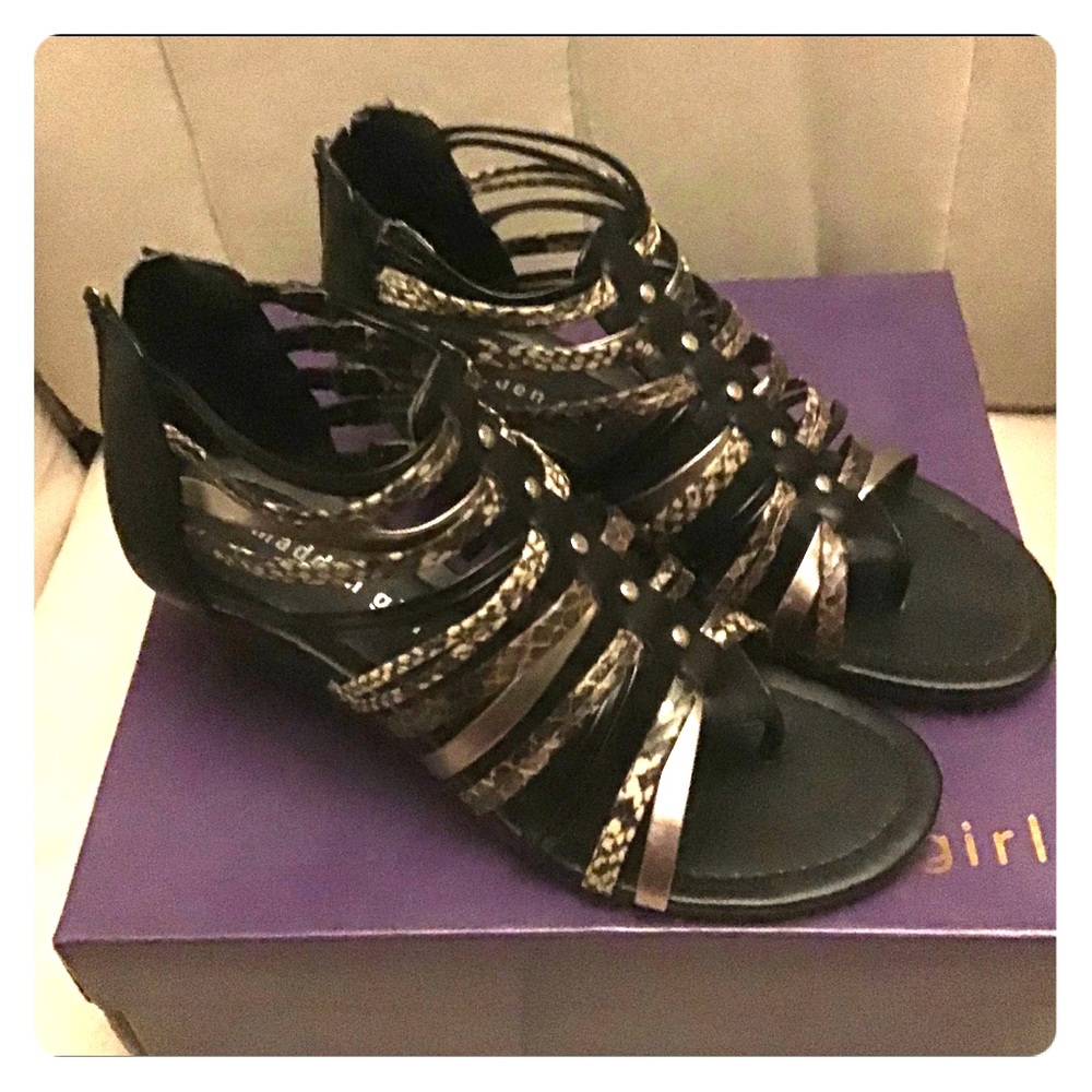 Small wedge sandals